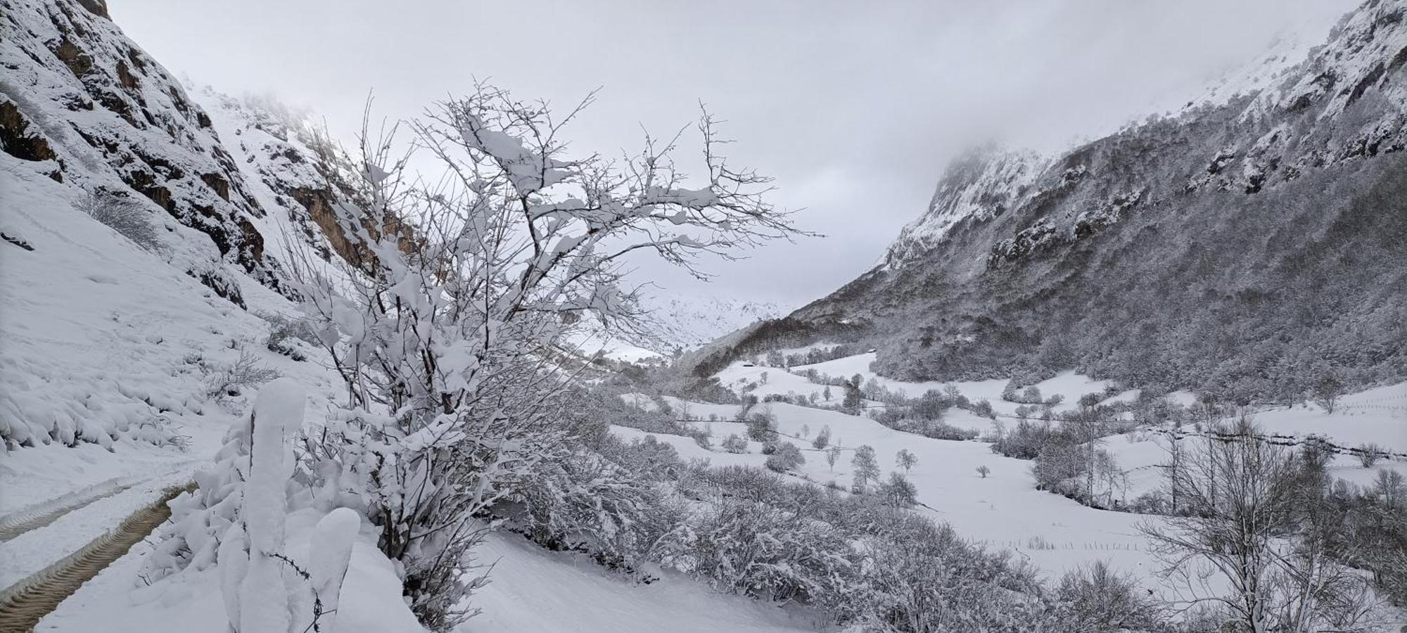 La Corona Del Auteiro Valle de Lago Exterior foto